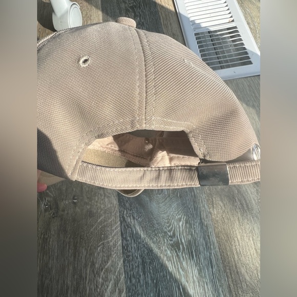 Cream hat - Picture 2 of 3